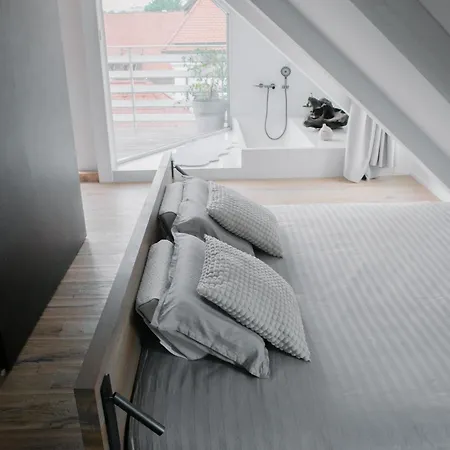 Bela & Vista Penthouse - Castle View In Old Town Apartman