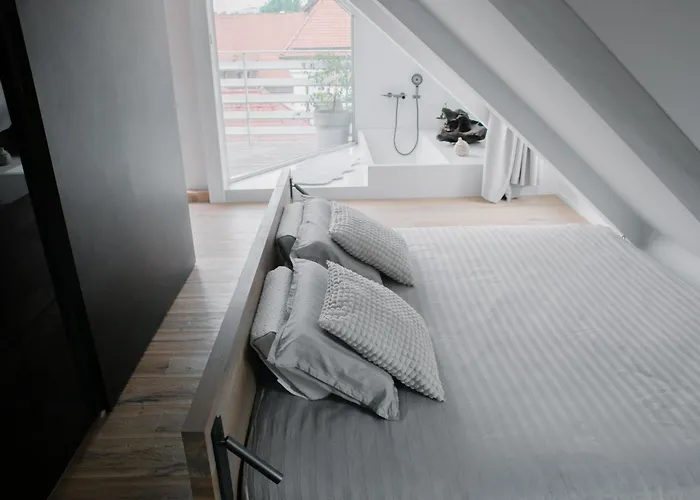 Bela & Vista Penthouse - Castle View In Old Town شقة