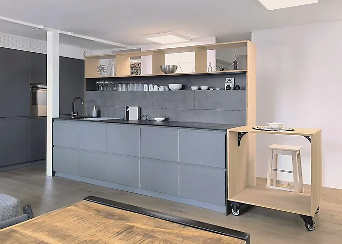 Bela & Vista Penthouse - Castle View In Old Town 公寓 *